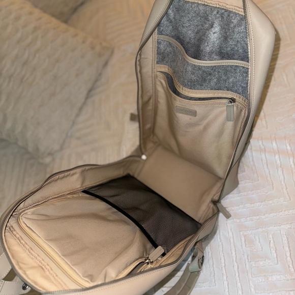 Monos Metro Backpack Beige (slightly used) - Picture 7 of 12